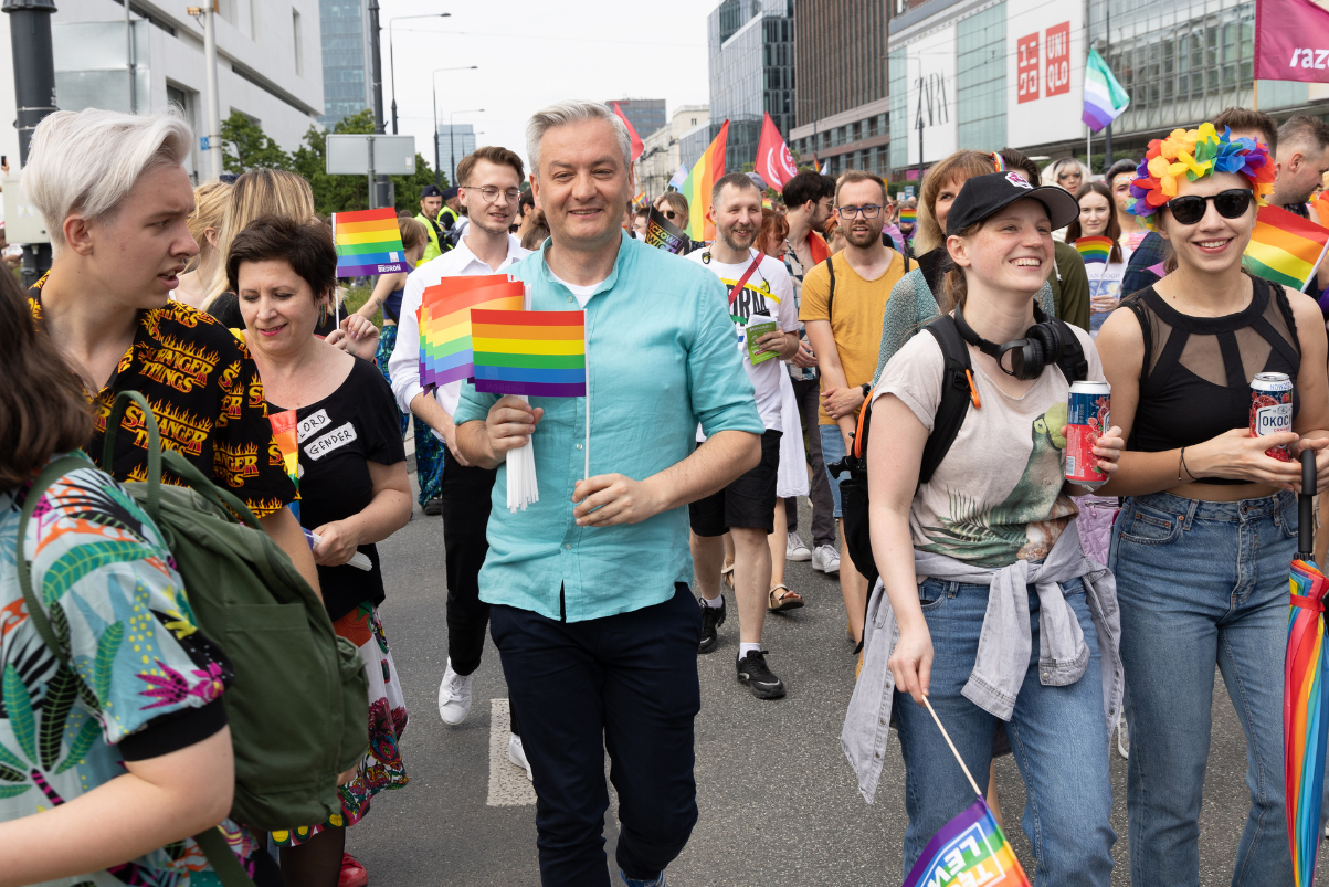 Zakaz adopcji przez homoseksualistów? Jest reakcja Biedronia