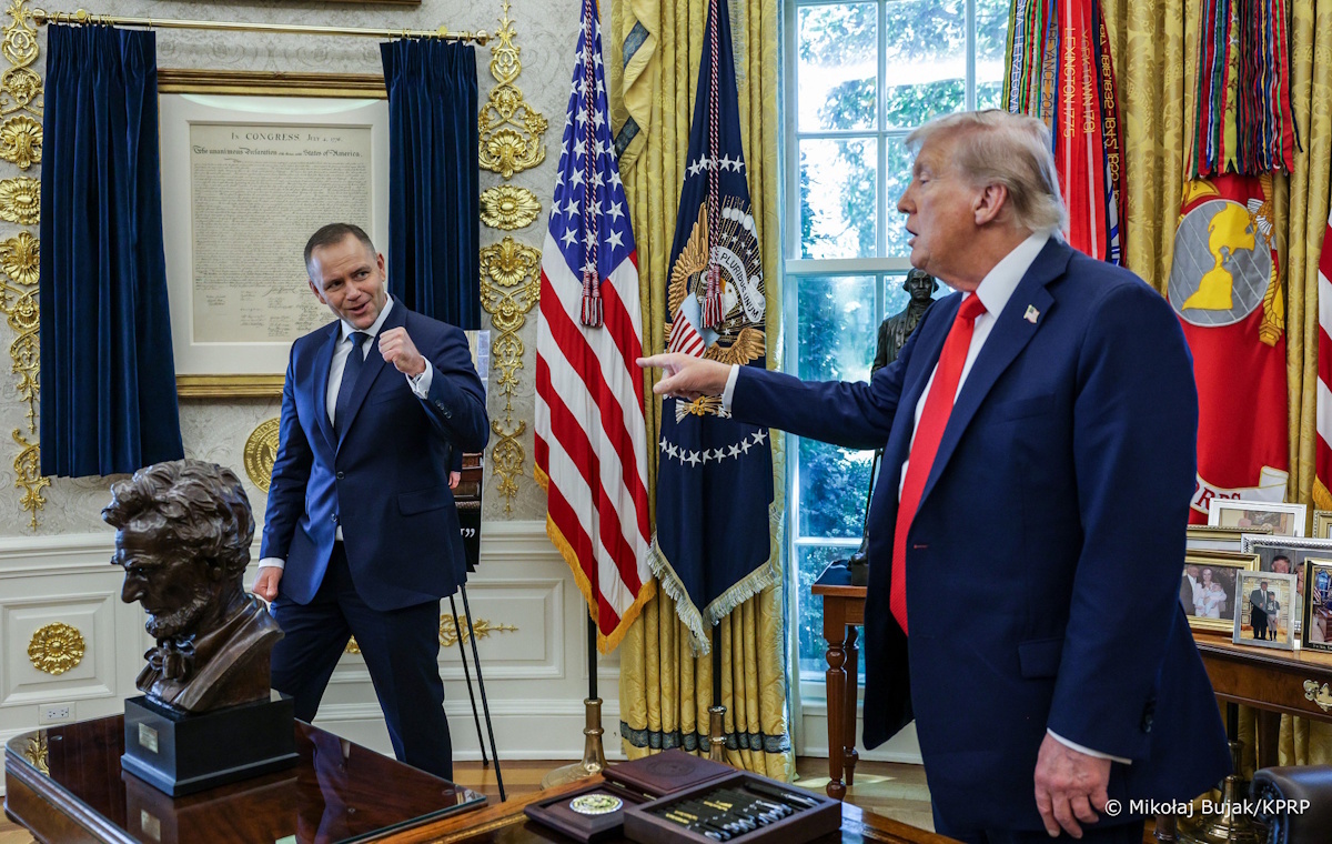 Znamy kulisy decyzji Trumpa ws. żołnierzy USA. Były sms-y?