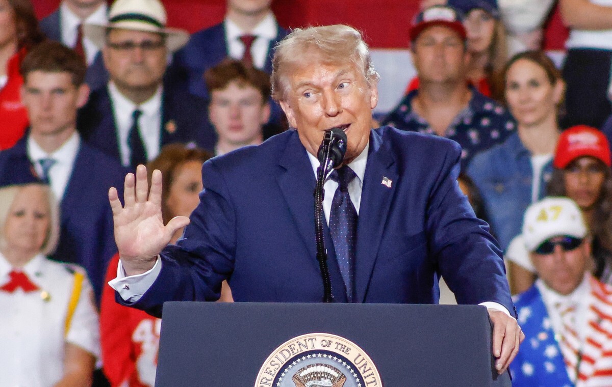 Trump wyśmiał protestującego: Idź do domu, do mamy!