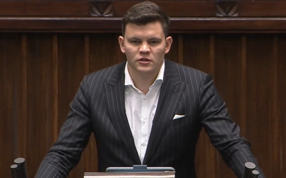 40 tys. z publicznej kasy na samochód. Jak tłumaczy się Gomoła?