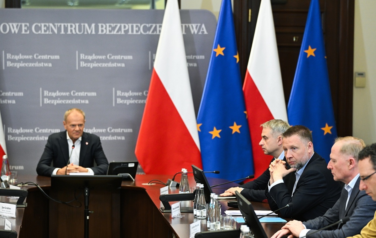 Prof. Żerko uświadomił ministra Tuska ws. akcji służb!