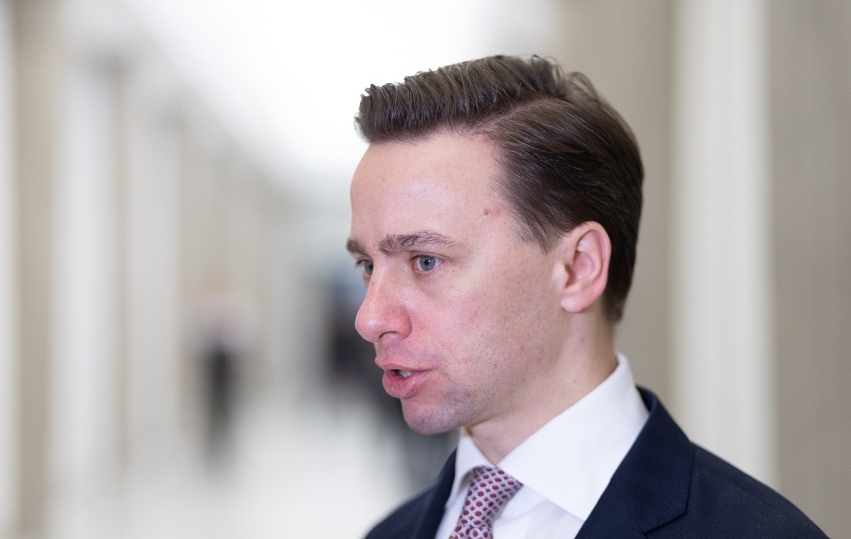 Polacy płacą za paliwo dla cudzoziemców! Bosak przestrzega