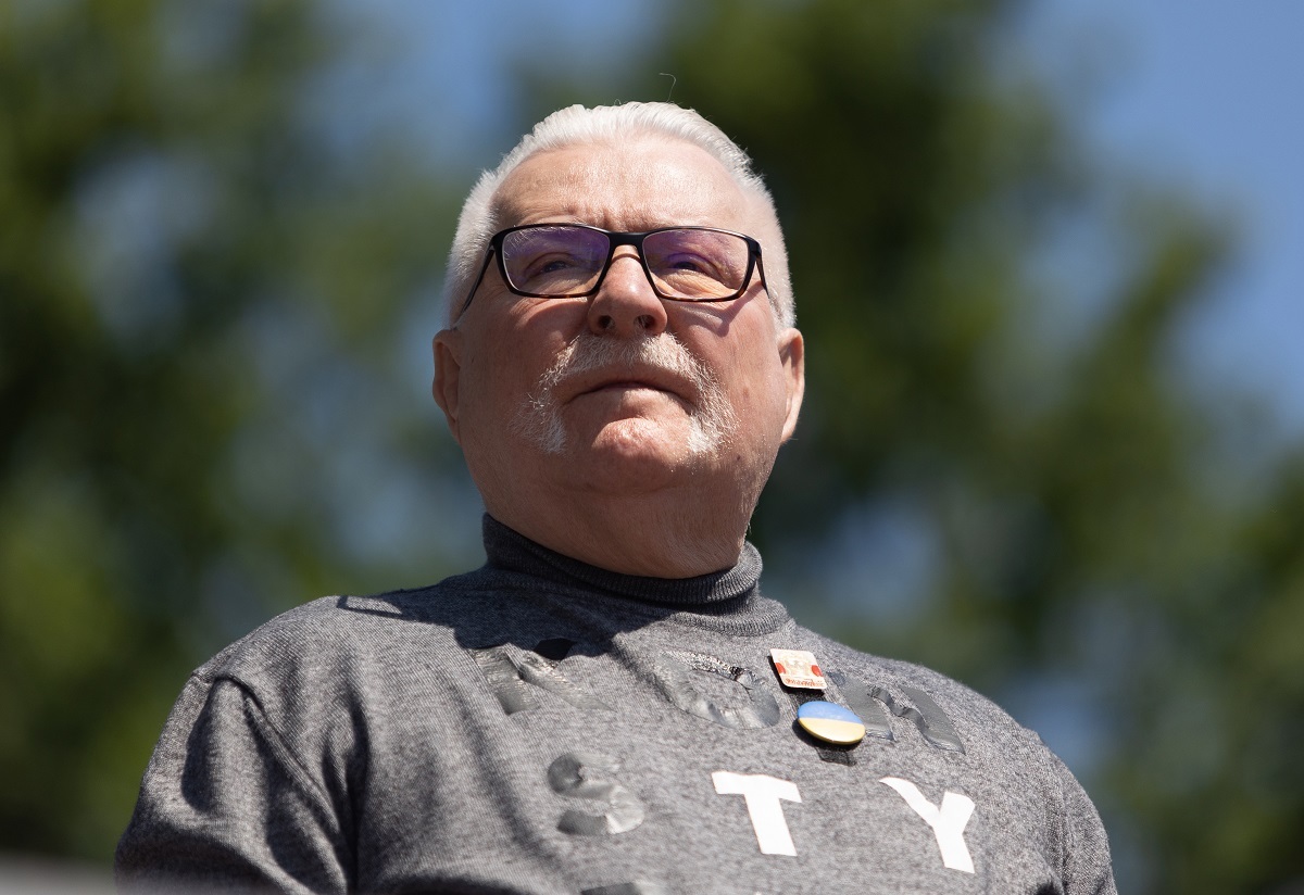 Wałęsa zdejmuje ukraińską flagę. "Ubliżył mi i pomordowanym"