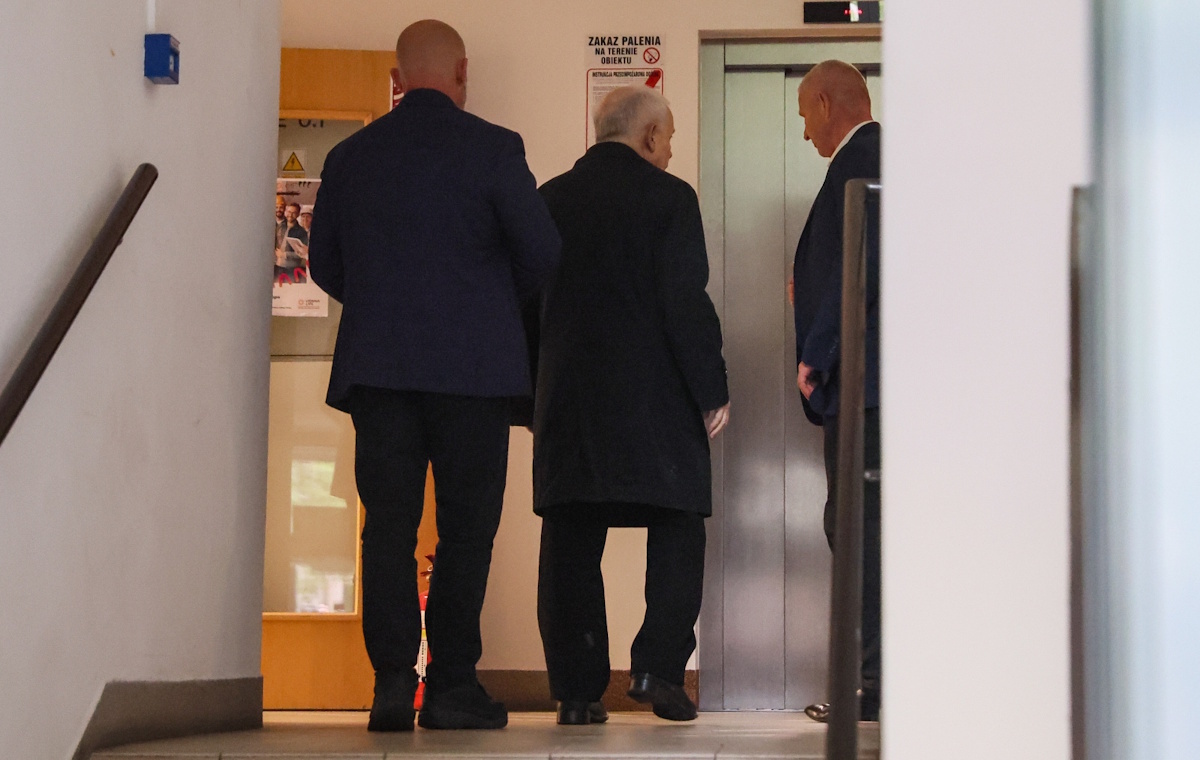 Trwa absurdalnie długie przesłuchanie prezesa Kaczyńskiego
