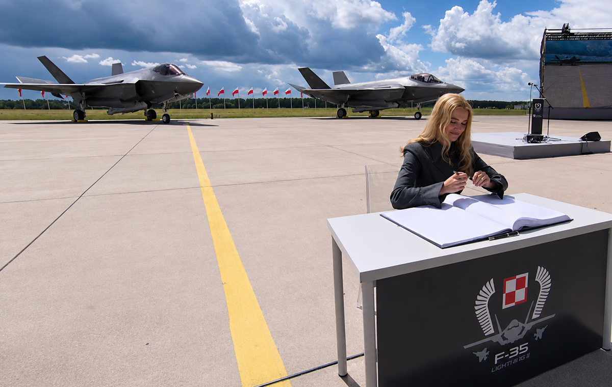 Wiemy, dlaczego żona Kosiniaka-Kamysza została chrzestną F-35