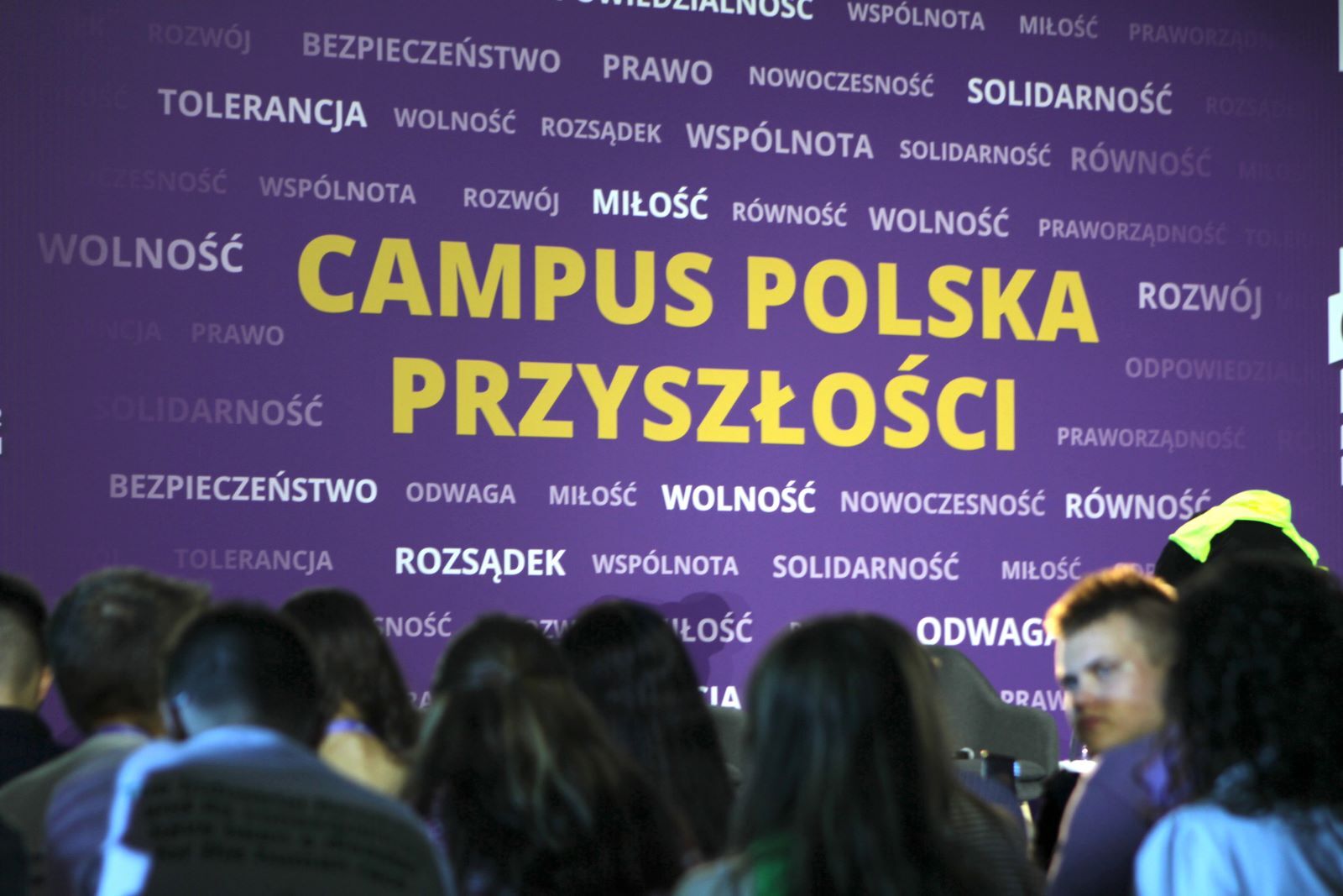 Czym mniej młodych w polityce, tym lepiej dla Polski