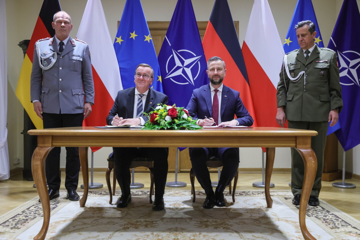 Rząd Koalicji 13 Grudnia podpisał umowę obronną z Niemcami!