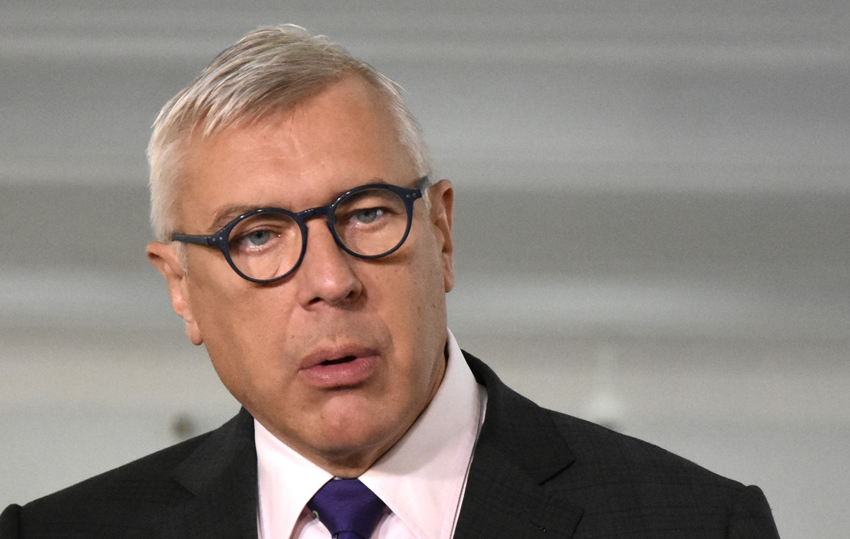 Polacy oburzeni aferą w szpitalu, a Giertych robi sobie... żarty