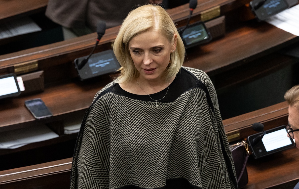 "Prywatny SOR" polityków KO? Wyższościowy ton Muchy