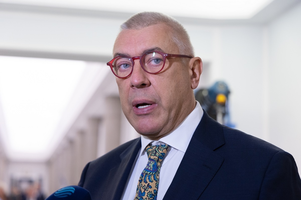 Jak rozmyć aferę? Giertych dowcipkuje o "mordach na pacjentach"