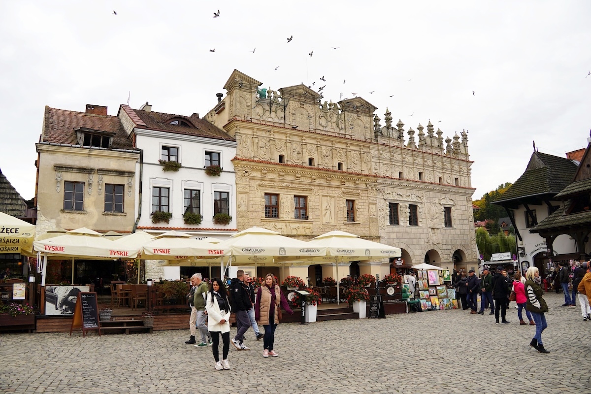 Coraz więcej turystów odwiedza Polskę!