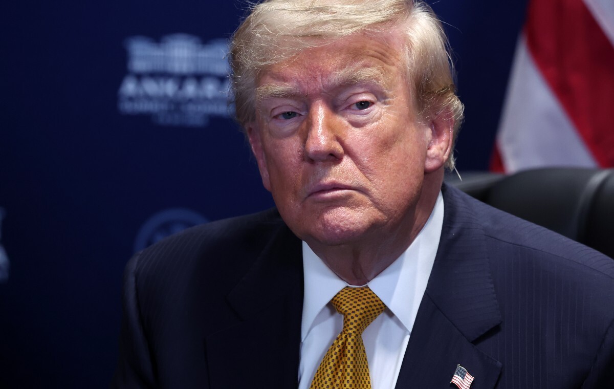 Trump uderza w Hiszpanię! Sekretarz skarbu dostał polecenie