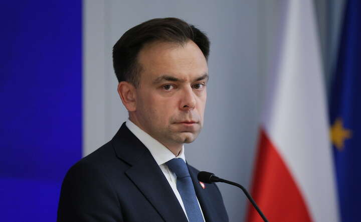 Domański musi pożyczyć ponad pół biliona złotych