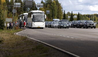 Tysiące Rosjan ucieka do Finlandii. Kilometrowe kolejki