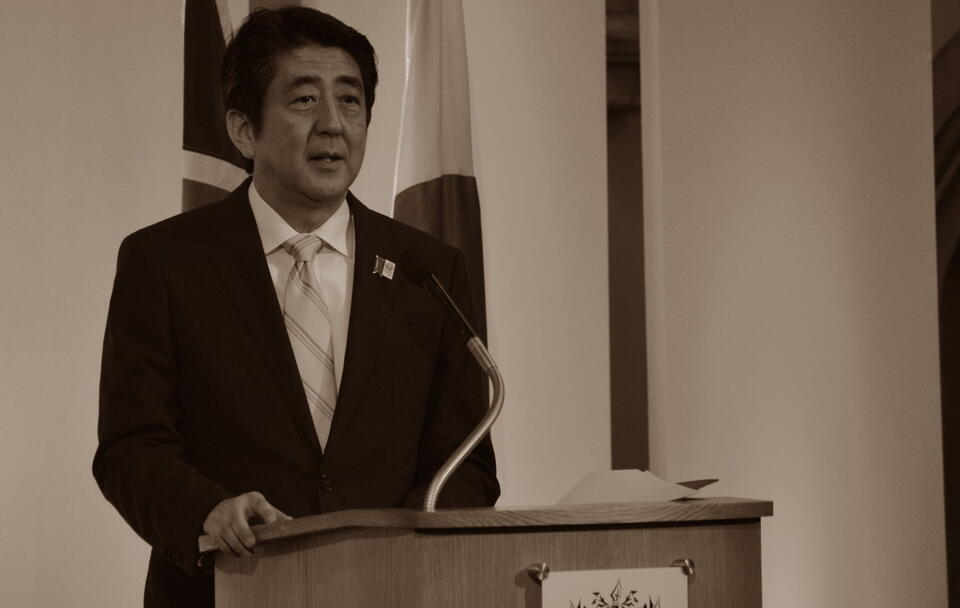 Shinzo Abe / autor: Chatham House, CC BY 2.0 <https://creativecommons.org/licenses/by/2.0>, via Wikimedia Commons