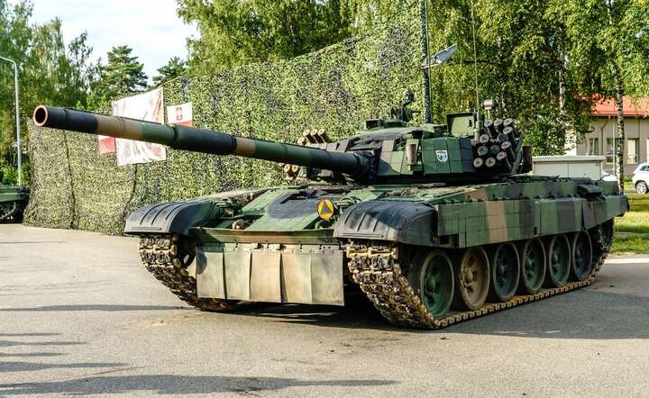Czołg PT-91 Twardy w bazie wojskowej w Adazi / autor: fot. Fratria
