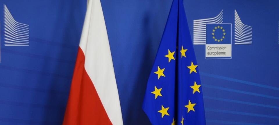 Flagi Polski i UE / autor: Fratria