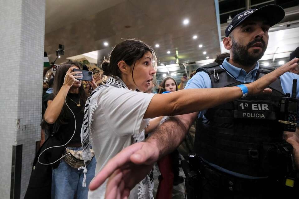 Posłanka Bloku Lewicy Mariana Mortagua, która była nieformalną liderką grupy portugalskich aktywistów we flotylli do Gazy / autor: PAP/EPA