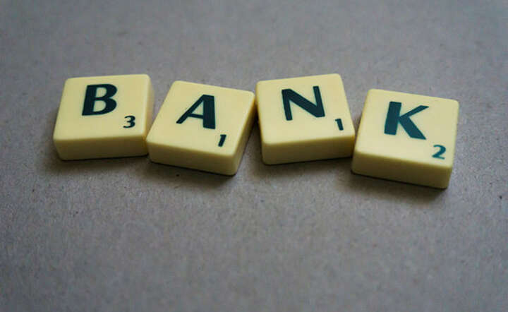 Bank / autor: Fratria