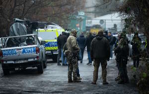 Akcja służb na przejeździe kolejowym na wysokości stacji Poznań Wschód / autor: PAP/Jakub Kaczmarczyk