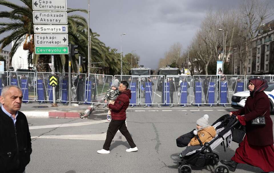 Blokada policji w Stambule  / autor: PAP/EPA/ERDEM SAHIN