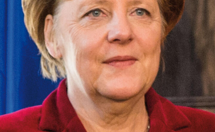 „Angela Merkel Security Conference February 2015 (cropped)” autorstwa Müller / MSC. Licencja CC BY 3.0 de na podstawie Wikimedia Commons - https://commons.wikimedia.org/wiki/File:Angela_Merkel_Security_Conference_February_2015_(cropped).jpg#/media/File:An