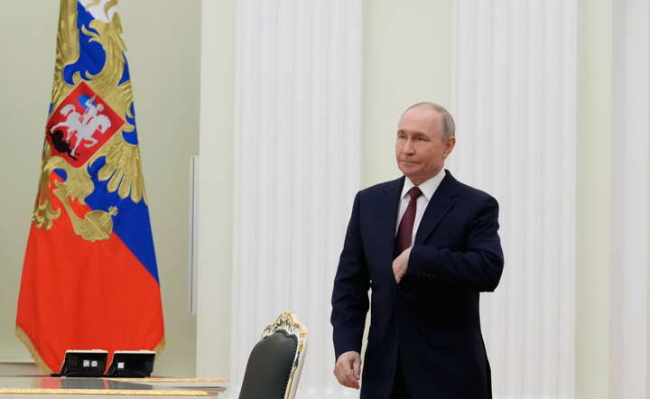 Prezydent Rosji Władimir Putin w gabinecie na Kremlu, 1 kwietnia 2026 / autor: PAP/EPA/PAVEL BEDNYAKOV/AP