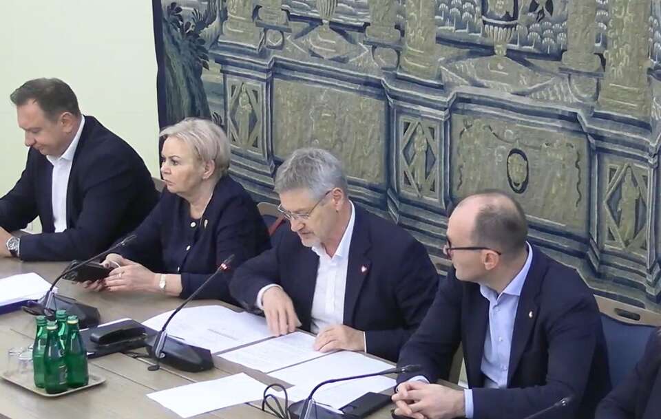 Prezydium sejmowej Komisji Finansów Publicznych / autor: sejm.gov.pl