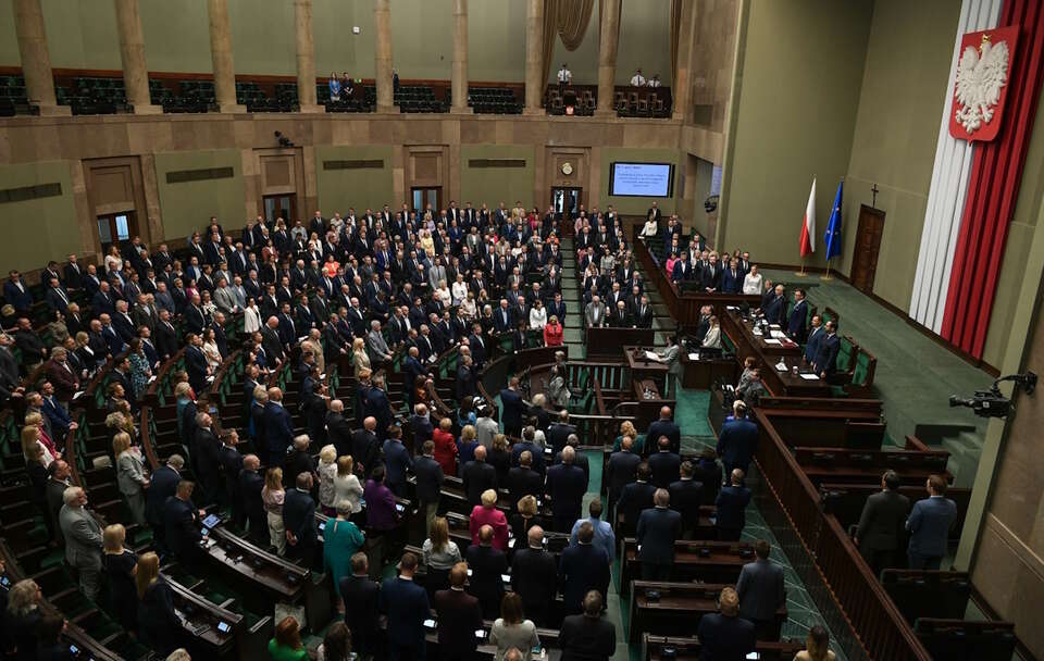 Posłowie na sali obrad Sejmu w Warszawie / autor: PAP/Marcin Obara