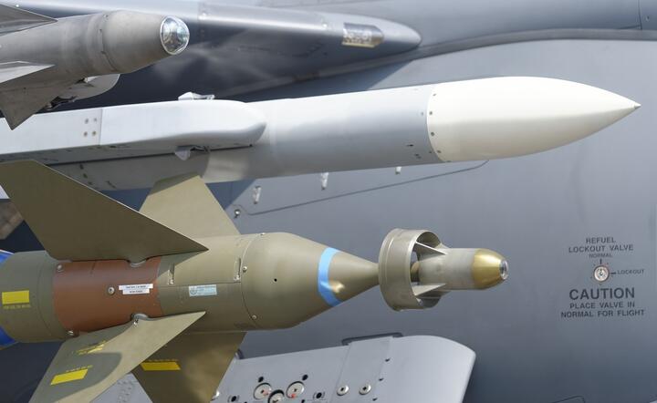 AARGM-ER to wystrzeliwane z samolotów pociski powietrze-ziemia o zwiększonym zasięgu. ZDJECIE ILUSTRACYJNE, NIE POKAZUJE OPISYWANEJ BRONI / autor: Pixabay