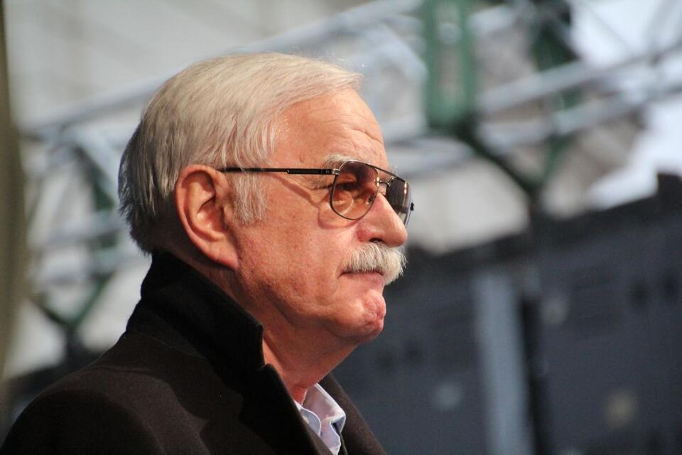 Jan Pietrzak podczas występu na Krakowskim Przedmieściu, 10 kwietnia 2013 roku. Fot. wPolityce.pl