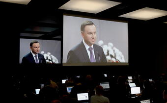 Polacy najbardziej ufają prezydentowi Dudzie i premier Szydło; nie ufają Antoniemu Macierewiczowi