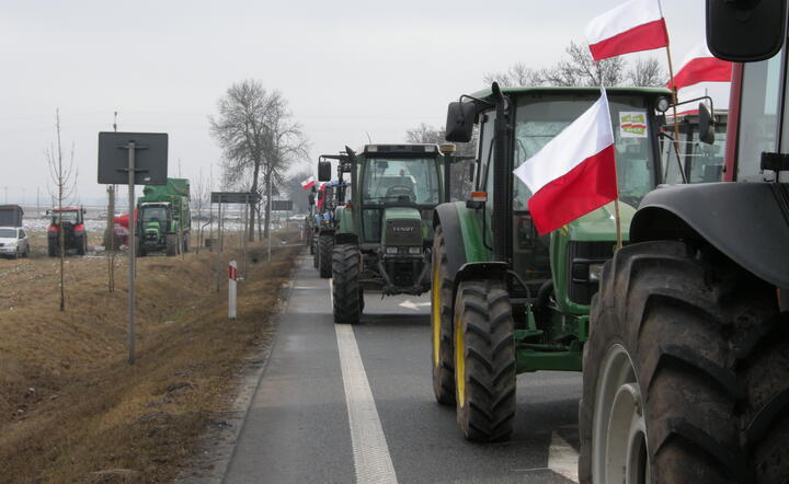 Traktory blokują drogę nr 2 Warszawa-Terespol w Zdanach k.Zbuczyna, fot. Tygodnik Podlaski