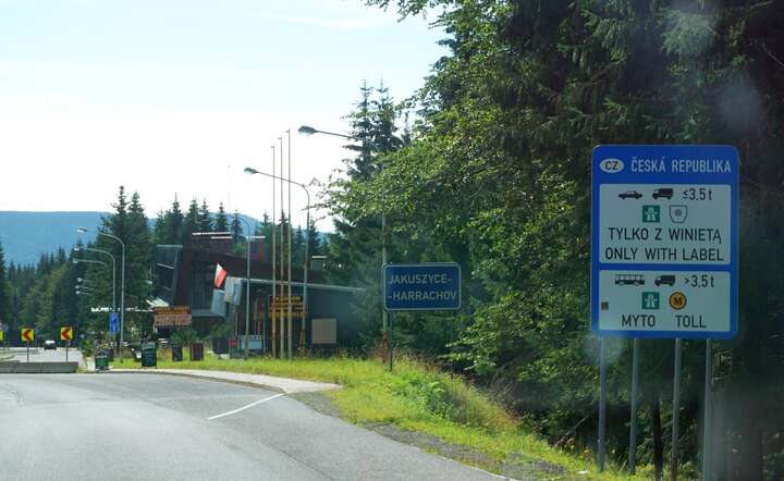 Przy wjeździe do Czech najlepiej mieć już wykupioną winietę za przejazd / autor: Fratria / MK