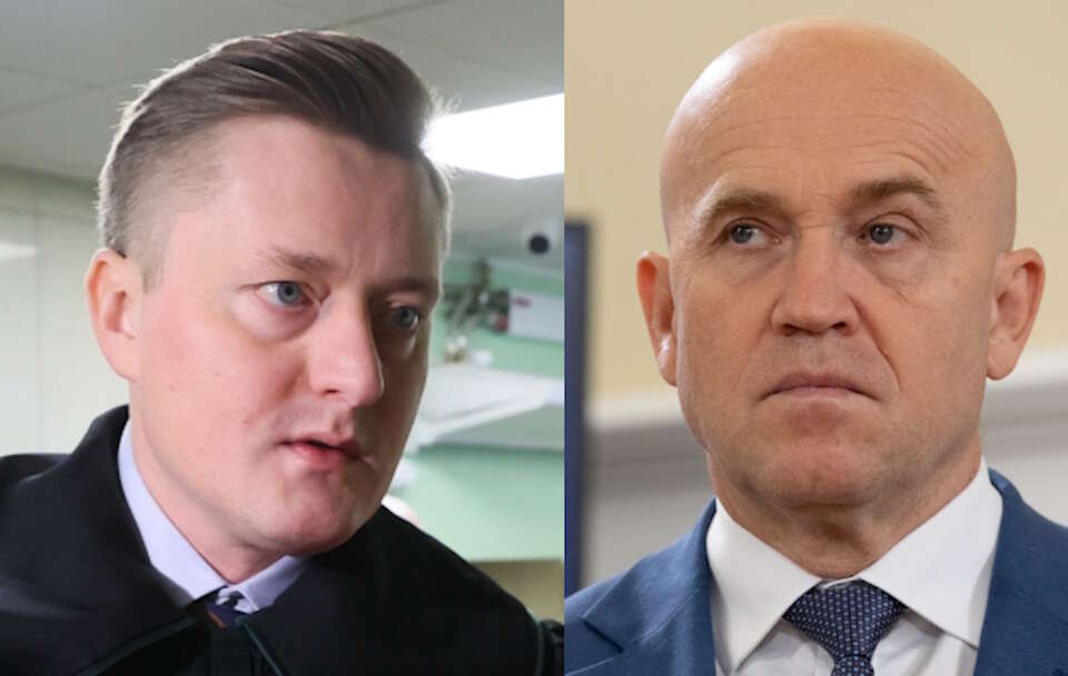 Mec. Bartosz Lewandowski przypomina wiceministrowi Dariuszowi Mazurowi słowa Żurka, który sędziego Łubowskiego nazwał kontrowersyjnym.  / autor: Fratria/PAP/Leszek Szymański