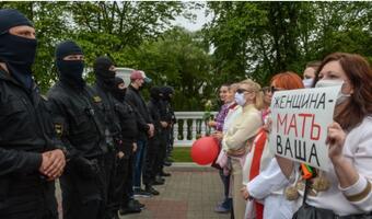 Pokojowy, polityczny marsz kobiet w Mińsku przeciwko Łukaszence! [FOTORELACJA]