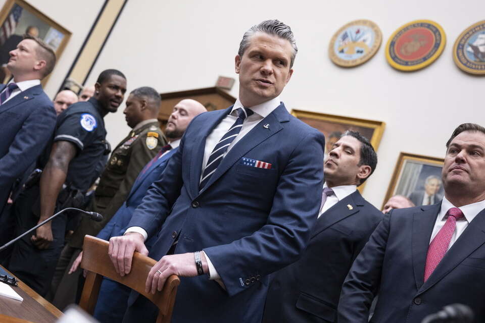 Sekretarz Obrony USA Pete Hegseth przed przed Komisją Sił Zbrojnych Izby Reprezentantów w budynku biurowym Rayburn House w Waszyngtonie / autor: PAP/EPA
