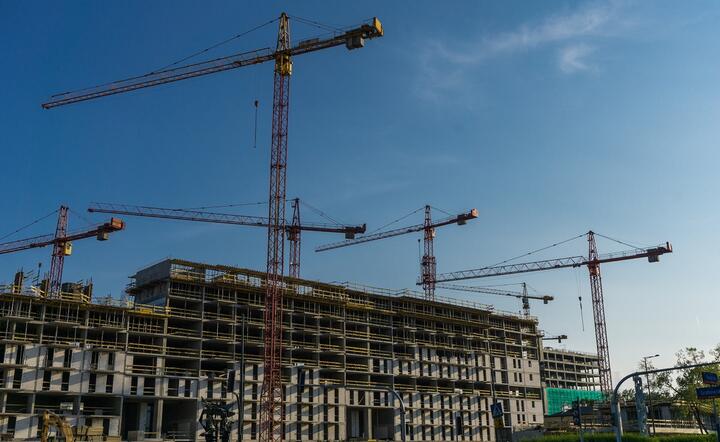 Wzrosty cen mieszkań odnotowane zostały w ciągu ostatniego roku prawie we wszystkich krajach unijnych, na zdjęciu budowa w Warszawie / autor: fot. Fratria / AS