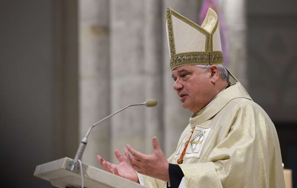 Liturgii Wieczerzy Pańskiej w Wielki Czwartek w archikatedrze przewodniczył kardynał Konrad Krajewski / autor: PAP/Marian Zubrzycki