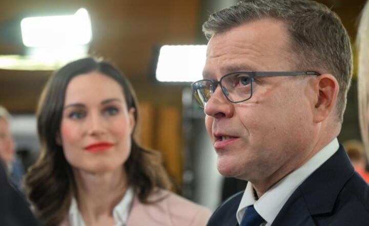 Petteri Orpo, lider zwycięskiej KOK (P) i obecna premier Finlandii Sanna Marin / autor: PAP/EPA/KIMMO BRANDT