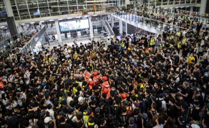 Protesty w Hong Kongu / autor: PAP/EPA/LAUREL CHOR