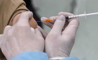 MZ: Od poniedziałku nowy schemat szczepień przeciw COVID-19