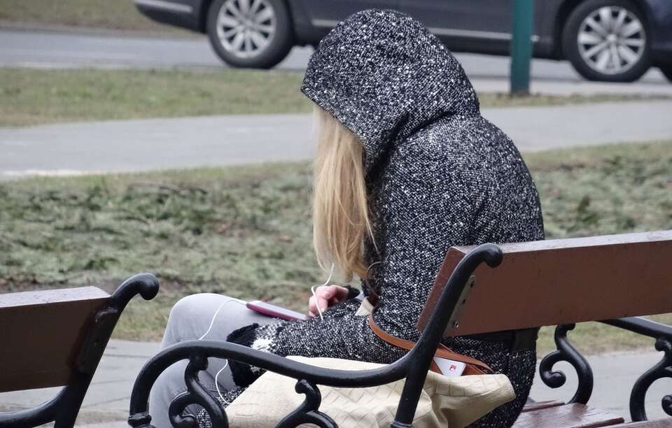 Wyłączenie internetu w telefonie na dwa tygodnie może zmienić twoje życie. / autor: Fratria