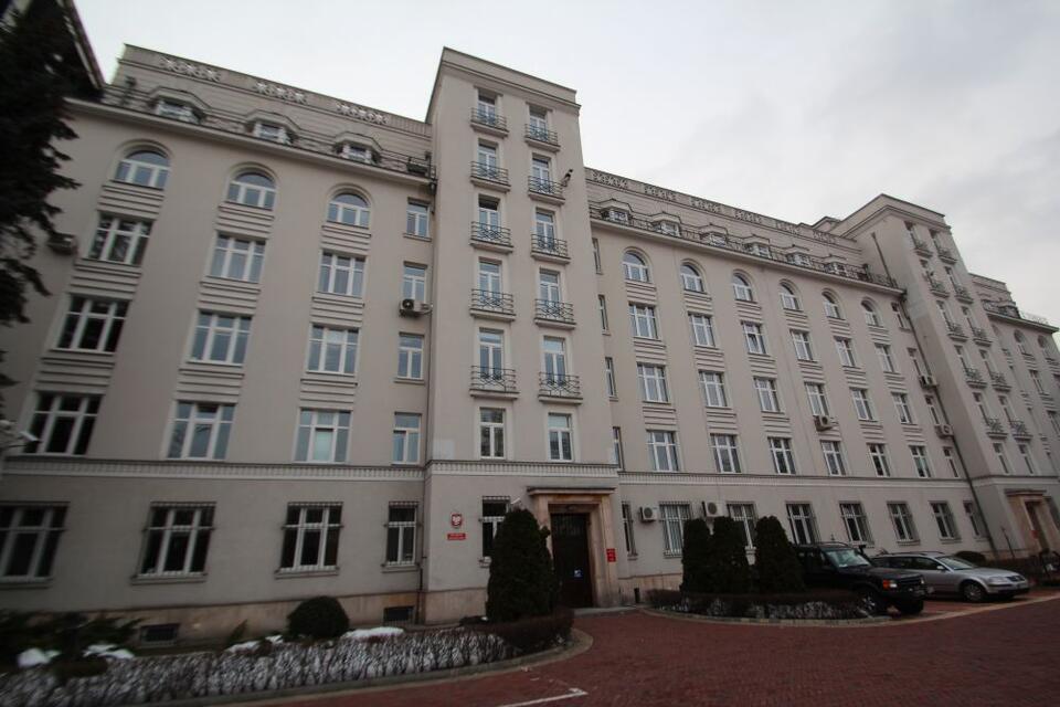 Gmach ministerstwa mieści się niedaleko Belwederu, na rogu Ujazdowskich i Koszykowej (Fot. wPolityce.pl)