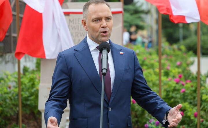 Obchody 81. rocznicy wybuchu Prezydent elekt, prezes Instytutu Pamięci Narodowej Karol Nawrocki na uroczystości upamiętnienia ofiar rzezi Woli / autor: PAP/Rafał Guz