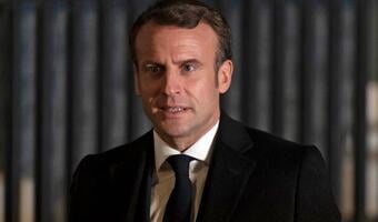 Macron prosi się o amerykańskie sankcje