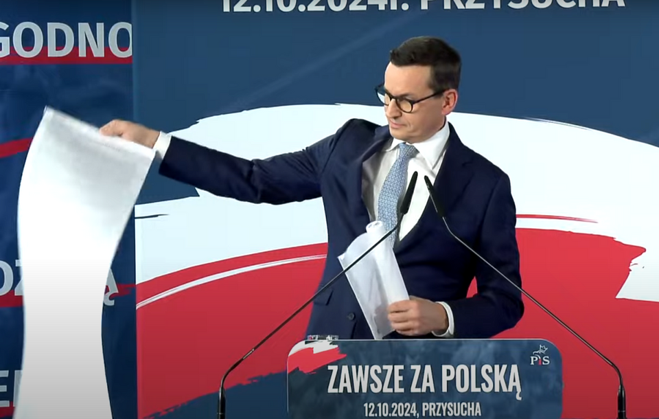 Wiceprezes PiS Mateusz Morawiecki przemawia podczas kongresu Prawa i Sprawiedliwości w hali sportowej Zespołu Szkół nr 2 im. Ludwika Skowyry w Przysusze. / autor: YouTube/PiS