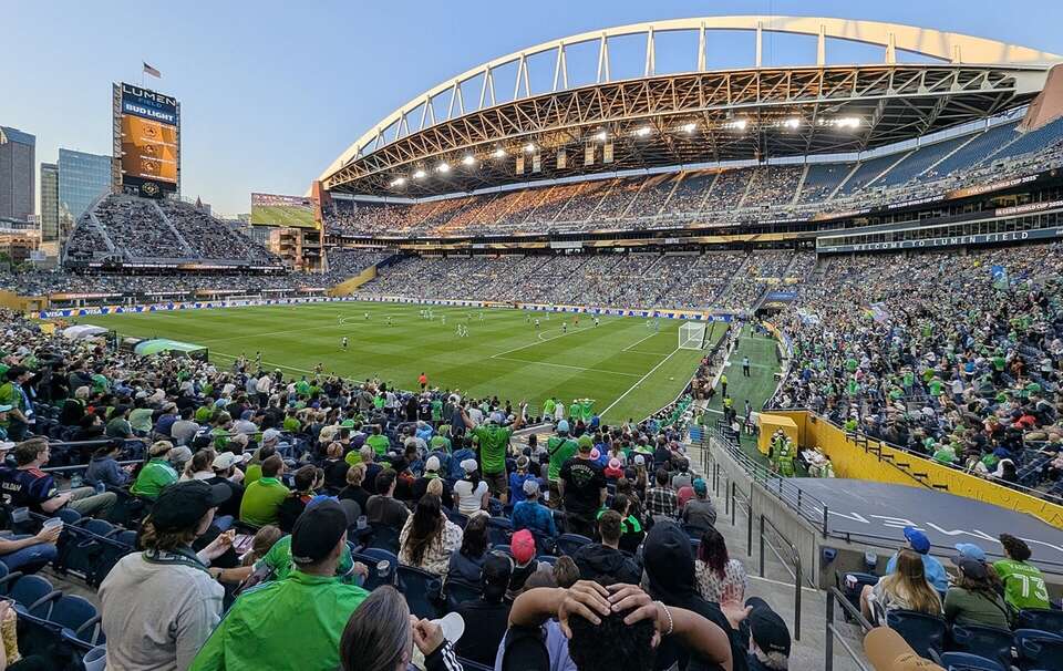 Mecz dumny w Seattle / autor: SounderBruce, CC BY-SA 4.0 <https://creativecommons.org/licenses/by-sa/4.0>, via Wikimedia Commons