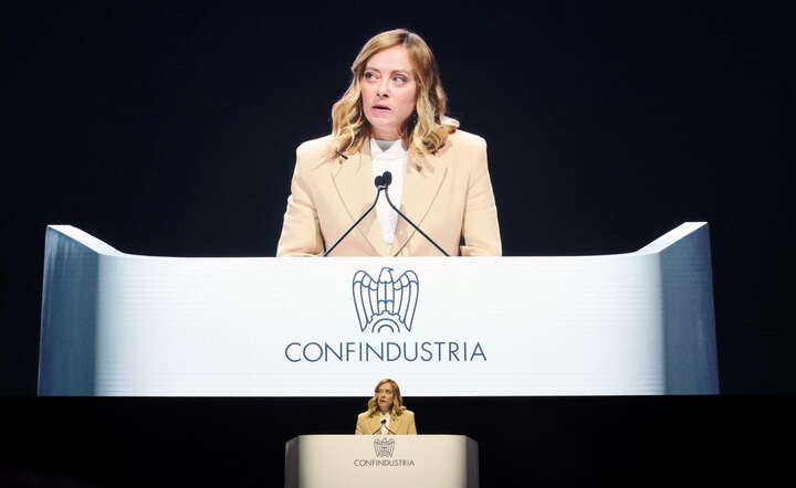 Premier Włoch Giorgia Meloni przemawia na forum Confindustrii w Bolonii / autor: PAP/ EPA/MAX CAVALLARI 
