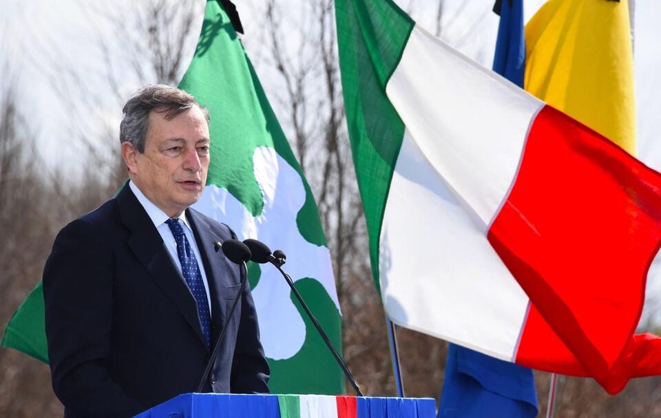 Premier Włoch Mario Draghi podczas obchodów Narodowego Dnia Pamięci o Ofiarach Epidemii  / autor: PAP/EPA